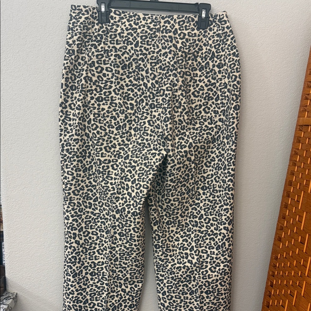 Nicole Miller Leopard Print Wide Leg Pants - with front and back patch pockets - Picture 5 of 7